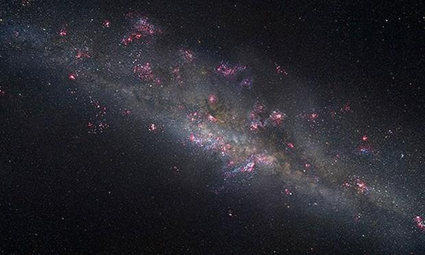 Amerikan Havaclk ve Uzay Dairesi'nin (NASA) 2009'da uzaya gnderdii Kepler teleskobuyla kefedilen Kepler 1647-b, byklk ve ktle asndanGne Sistemi'nin en byk gezegeni Jpiter'e benziyor.