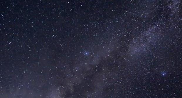 Gk bilimciler, gezegenin ayn zamanda "yaama elverili blge" iinde yer aldn da ortaya kard. Yaama elverili blge, gezegenlerin yrngesinde bulunduu yldzlara yzeyinde su oluumuna olanak tanyacak mesafede yer almas anlamna geliyor.