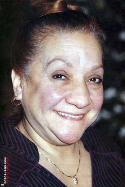 Olunun lm haberini zmir&#8217;deki bir oyun ncesi alan Adile Nait, bu habere ramen sahneye kt ve btn salonu gldrd. Ama bu olay btn hayatn deitirdi.