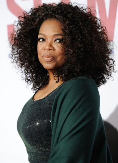 BUGNLERE GELMEM GEME BORLUYUM<p>  Oprah Winfrey bugn TV dnyasnn en nl ve zengin kadnlarndan biri. Ama o da hayata byle balamad elbette. Winfrey, Mississipi'nin krsal kesiminde ok yoksul bir ailenin kz olarak dnyaya geldi. Onu bykannesi bytt. Winfrey, byme srecinde bykannesinden iddet grdn hibir zaman saklamad. Katld bir TV programnda "Byknnem beni kamlard. yle berbat kamlard ki srtm su toplar ve sonra da kanard" diyerek anlatmt o gnleri.