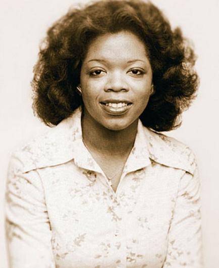 Bazen pazar gnleri kiliseye giderken giydii iyi elbisesine de geermi bu kanlar. Bykannesi ise ona elbisesini kirlettii iin yine kzarm.  <p>  Winfrey'in trajedisi sadece bununla snrl deil. 10 ile 14 yalar arasnda taciz edilen Winfrey bir ara da hamile kald. nl sunucu bebei dnyaya getirdi ama minik bebek henz iki haftalkken ld. Ancak Oprah Winfrey gemite yaad bu kt hayatn bugnk baarsnda byk pay olduu grnde.