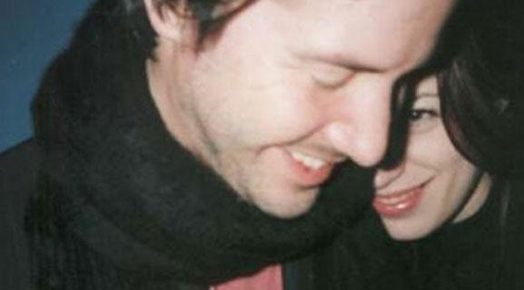 Keanu Reeves ve Jennifer Syme, bu kazadan ksa bir sre nce, adn Ava olarak belirledikleri kzlarn daha domadan kaybetmilerdi. Sekiz aylk hamile olan Syme, bir gn karnndaki bebein tekmelerini hissetmediini syleyince ift doktora gitti. te ac gerek o zaman ortaya kt. Ava, daha domadan anne karnnda lmt. Bu olaydan sonra Reeves ile Syme'nin ilikisi bozuldu. Ama hibir zaman tam olarak kopmadlar. Jennifer Syme, Keanu Reeves'in kz kardei Kim, kan kanserine yakaland zaman da zorlu tedavi srecinde onlar hi yalnz brakmamt.