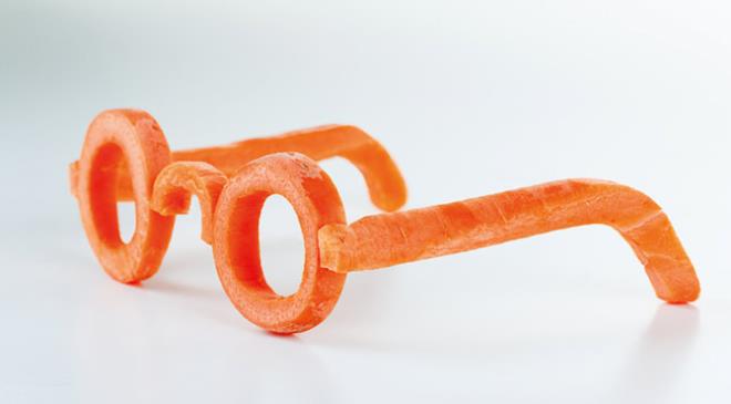 Eer bir havucu eni boyunca keserseniz, i ksmnn grntsnn bir insann gzne ne kadar benzediini grebilirsiniz. izgilerin gz bebei ve irise benzediini fark edeceksiniz.    stediiniz kadar ok havu yiyebilirsiniz. Ancak havucu piirmek biraz daha tatlanmasn salamasna ramen gze faydal olan antioksidanlarn yok olmasna neden olur.