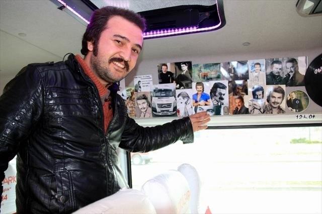 Benim en byk hayalim olan Orhan Gencebay'la tanmama vesile olan herkese teekkr ederim. En byk hayalim gerekleti. Orhan Baba ile tantm ve elini pme frsat yakaladm. Orhan Baba da bana en mehur sz olan &#8216;Berhudar ol evlat!' dedi. Daha sonrasnda can gnlden kucaklatk. Ayrlmadan nce Orhan Gencebay bana &#8216;1,5 aylk bebekle yola kmsn' dedi. Ben de kendisine &#8216;Baba senin iin her eye deer' dedim. Hayatmn en gzel gnyd" diye konutu.