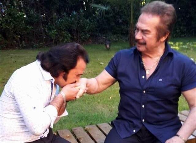 Orhan Gencebay'a benzerlii ile yolcularn ve vatandalarn byk ilgisini eken Kekllolu, arabasnn her yerini Orhan Gencebay fotoraflar ve szleri ile donatt. Kekllolu, 2 yandaki oluna Orhan, 1.5 aylk oluna da Orhan Gencebay'n olunun ad olan Altan ismini verdi.