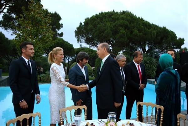 ftar programna Ersin Dzen, Burcu Esmersoy, Rdvan Dilmen, Rza almbay ve Tanju olak da katld.