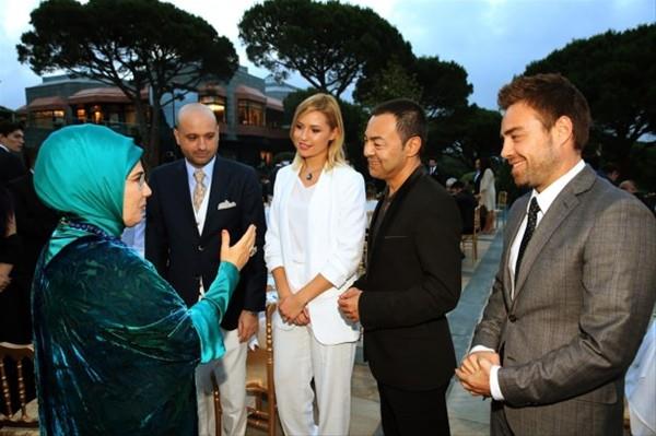 ftar programna arkc Serdar Orta ve Murat Dalkl da katld.