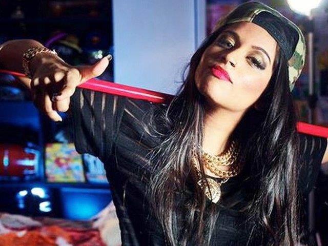 Lilly Singh<br>  KAZANCI: 2.5 Milyon Dolar<br><br>  Youtube kanalnda komedi skeleri ve mzik videolar paylaan gen kadn 2015 ylnn milyon dolar kazanlarndan bir dieri...