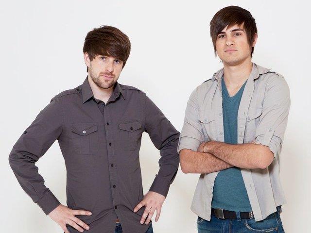 Smosh<br>  KAZANCI: 8.5 Milyon Dolar<br><br>  Komedi ikilisi olan Ian Hecox ve Anthony Padilla Youtube kanallar sayesinde 2015 ylnn ikinci en ok kazanan oldu.
