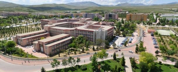 582.23 puanla Seluk niversitesi takip etti.