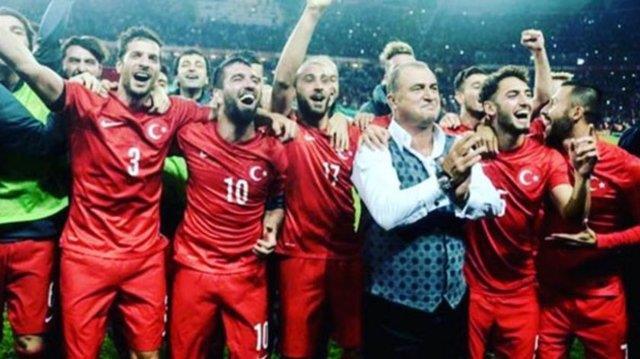 ESER YENENLER<p>    Bu kadar basky kaldrabilen,bitti demeden bitirmeyen, bize ramen bizi mutlu eden ahane adamlar... Adam gibi adamlar...helal olsun size be.