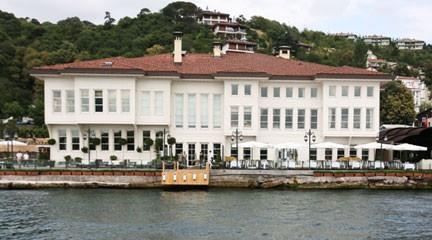 <p><b>Muhsinzade Yals / Kurueme</b></p>  kinci sradaki bu yalnn fiyat da tam 155 milyon dolar. Sadrazam Muhsinzade Mehmet Paa'ya ait olan bu yal 19. yzylda yaplm, 1920 ylna kadar ailesi tarafndan ikametgah olarak kullanlmtr.