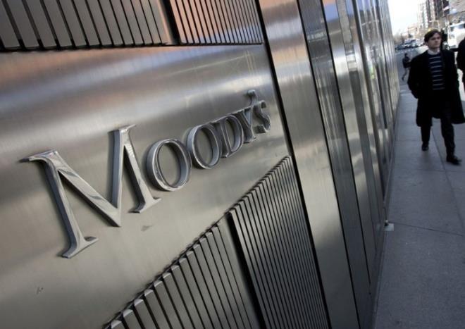 Bir baka kredi derecelendirme kuruluu Moody&#8217;s'in Mart aynda yaplan deerlendirmesinde de sandktan Brexit kmas halinde lkenin kredi notu grnmnn potansiyel olarak "negatife" ekilebilecei vurgulanmt. Deerlendirmede, ngiltere'nin Birlik'ten knn belirsizlii artraca, ekonomik bymeyi orta vadede zayflataca kaydedilmiti.