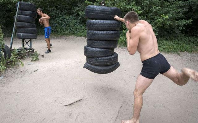 Ancak Ukrayna'nn bakenti Kiev'de yle bir yer var ki, aranan teknolojiden olduka uzak metal bir dnyay, amac sadece spor yapmak olanlara sunuyor.