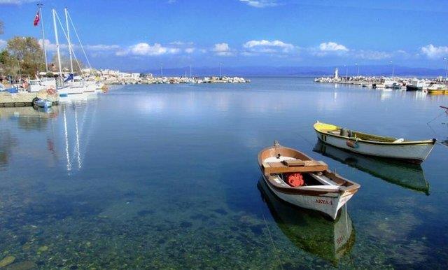 Altnoluk<br>  Havas, suyu ve ifal otlaryla bambaka bir diyar olan Altnoluk'da daa trmanma ve denize girme keyfi bir arada. Altnoluk ve ahinderesi Kanyonu ise huzur ve salk arayanlar iin ideal bir yer...