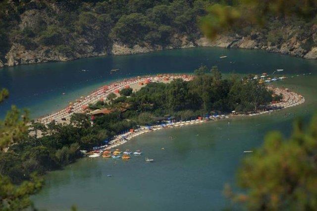 ldeniz( Fethiye)<br>    Babada ve Mendos Dalar'nn eteklerinde, Fethiye'nin gneyine doru ykselen kk bir platoda ky eridinde yer alan belde 2006 ylnda dnyann en gzel plaj seimiti.
