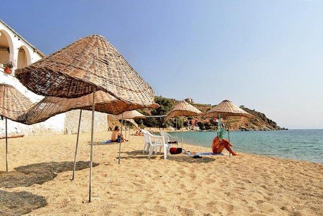 Erdek<br>    Marmara'nn incisi niteliindeki Erdek phesizki gn batmnn en gzel izlendii noktalardan biri. Yaz aylarnda giderek kalabalklaan blge ucuz ve kaliteli bir tatil isteyenler iin ideal.