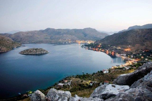 Milas<br>    Son yllarda zellikle yabanc turistlerin ilgi alannda yer alan Milas Mula'nn dier bir turizm merkezi.Deniz, kum ve gnein anlam kazand Milas plajlarnda tatilin keyfini kartabilirsiniz.