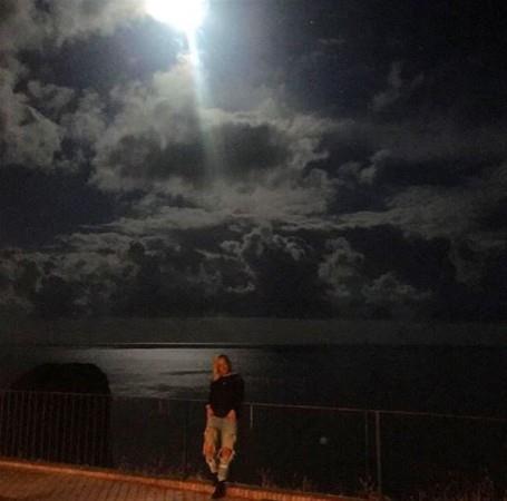 Saba Tmer<br>  To the moon and back??????