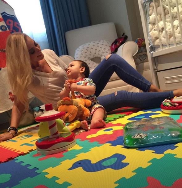 PETEK DNZ    Senin bakna kurban olurum ben