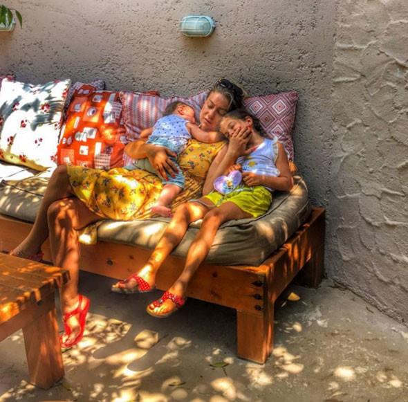 YELZ YELMEN    Aalarn arasnda sakin bir mekanda uyuya kaldk