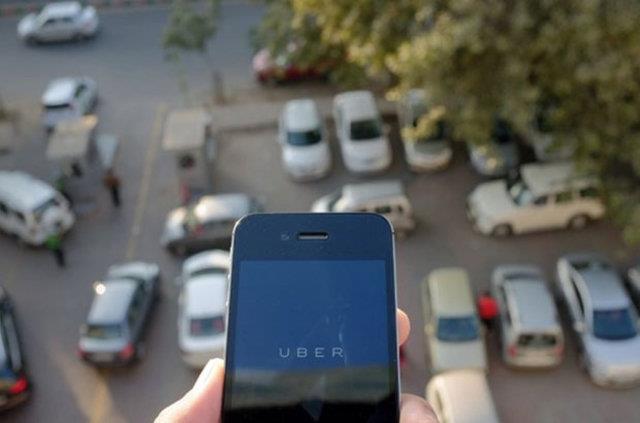 Grntler kamera kntsnn iPhone 7 serisinde sreceini gsteriyor. Plus serisi modeller daha nce kamera tarafnda OIS zelliiyle 4.7 inlik modellerden syrlyordu.