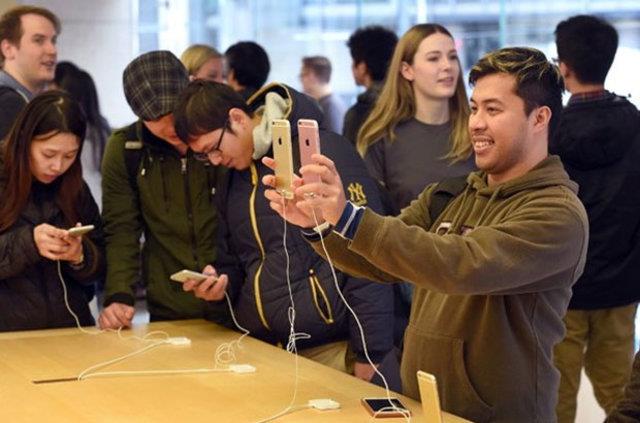 Apple'n tm dnyada sat rekorlar kran Iphone modelleri cep yakmaya devam ederken Apple, Japonya'da Iphone fiyatlarn yzde 10 indirdi.