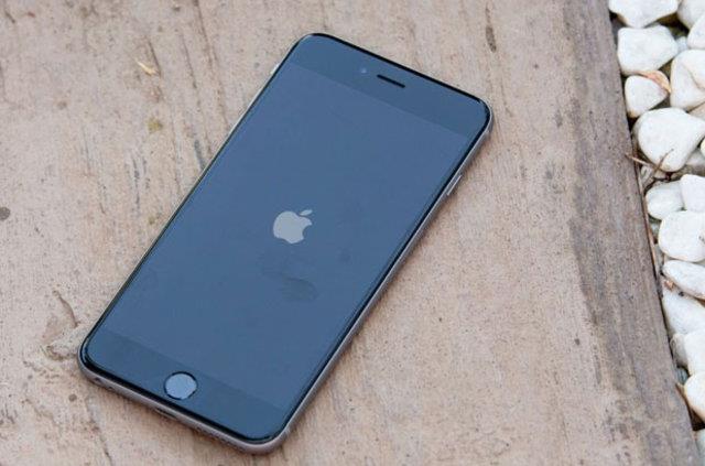 Weibo'daki fsltlar iPhone 7'nin g bakmndan atlm yapacan sylyor. ddiaya gre iPhone 7, alt ekirdekli A10 yongasyla gelecek. Ancak bizce Apple'n iki ekirdekten altya srama olasl bizce dk. iPhone 6S'in RAM miktar henz 2GB'a ykseltildiinden, firma burada bir sre durmak isteyecektir. Ancak iPhone 7 Plus'ta ift kameradan gelen grntleri ileyebilmek iin 3GB RAM'e ihtiya duyulabilir.