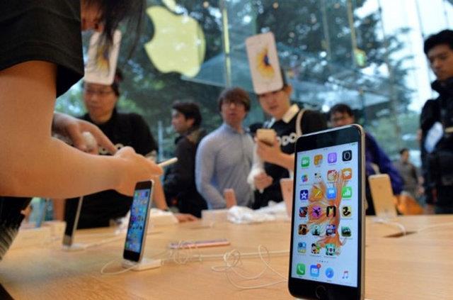 Ancak daha nceki szntlar ve dedikodular, hatta bir patent, su geirmez iPhone'un gerek olabileceini sylyordu.