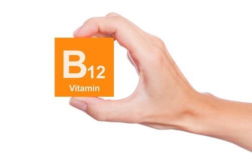 Pernisiyoz anemi bir anemi trdr. (Anemi, kannzda normalden daha az sayda alyuvar olmas demektir). Pernisiyoz anemide vcut yeteri kadar B12 vitaminine sahip olmad iin yeterli miktarda salkl alyuvar yapamaz. Vcudunuza oksijen tayacak yeterince alyuvar yoksa kendinizi yorgun ve bitkin hissedebilirsiniz.