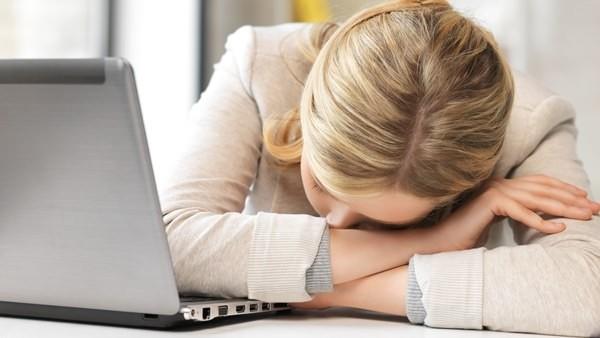 En, "B12 vitamin eksikliinde sinir hasar, kanszlk, unutkanlk, depresyon ve yorgunluk gibi sorunlar grlr. Bu hasarlarn dk B12 dzeyi erken tehis edilip ve takviye almna herhangi bir kalc hasar olumadan balandnda engellenmesi mmkndr" dedi.