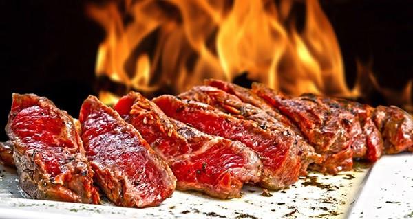 Etler zgara yaplrken, scaklk ve damlayan suyla B12 vitamininin yzde 30'u, nemli scaklktaysa yzde 10-20'sinin kaybolduu bilinmektedir. UHT stlerdeki kayp yzde 7- 10 civarnda iken, yzde 30 kadar da kaynamayla kaybolmaktadr.