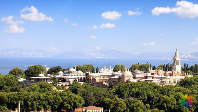 Topkap Saray<p>  Yalnzca Trkiye&#8217;nin deil dnyann en gzel saraylarndan biri olan Topkap Saray, yzyllar boyunca Osmanl Devleti&#8217;ne ev sahiplii yapm stanbul&#8217;un en nemli yaps. 1924 ylnda mzeye dntrlen sarayda Divan- Hmayu, Badat Kk, Harem ve Kutsal Emanetleri mutlaka ziyaret edin.