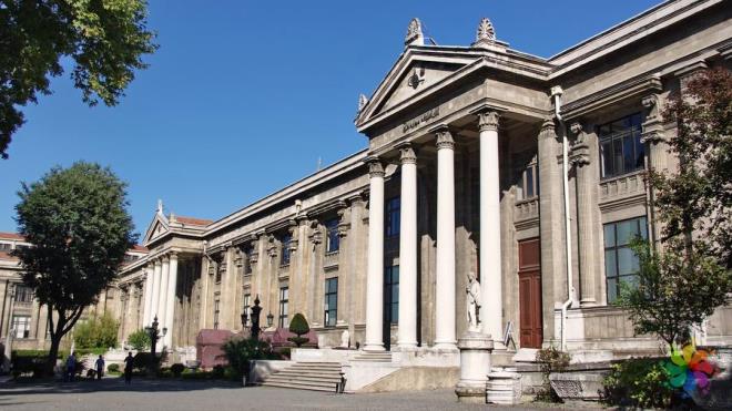 13. stanbul Arkeoloji Mzeleri  <p>      stanbul Arkeoloji Mzeleri, Osman Hamdi Bey tarafndan 1891&#8217;de stanbul&#8217;da kurulmu, ehrin nemli mzelerinden. Mze; Arkeoloji Mzesi (Ana bina), Eski ark Eserleri Mzesi ve inili Kk Mzesi blmlerinden oluur. Arkeoloji Mzesinde Kuzey Afrika, Orta Asya ve Balkan eserlerini, inili Kk Mzesi&#8217;nde Osmanl ve Seluklu Dnemi&#8217;ne ait ini ve seramik rneklerini, Eski ark Eserleri Mzesi&#8217;nde ise slam ncesi eserleri inceleyebilirsiniz.