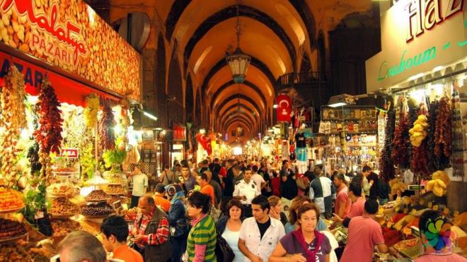 10. Msr ars    <p>      Eminn&#8217;nn en nemli yaplarndan Msr ars, Kapalar ile birlikte stanbul&#8217;un en turistik ve nemli alveri noktalarndan biri. &#8220;Baharatlar ars&#8221; olarak da bilinen yap ehrin nemli camilerinden Yeni Camii&#8217;nin hemen yannda yer alyor. Msr ars ierisinde baharat eitleri, hediyelikler, kuruyemi, bal, ev eyalar, kyafet gibi rnleri bulabilirsiniz.