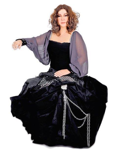 &#8216;iftlik evinde toplanrdk&#8217;    <p>Nazan ncel: HER bayram ailece anneannemin iftlik evinde toplanrdk. Herkesin bir araya geldii bayramlarn birinde, bayram anneannemin yapt baklavalarn tadnda geirdiimizi hatrlyorum. O  ksa gnden sonra bir daha hibir bayram benim iin yle gzel olmad.