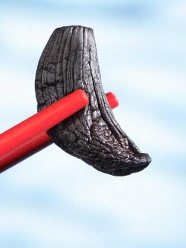 ��erdi�i do�al antioksidanlar, �i� olan�n neredeyse iki kat� yo�unluktad�r. Bu i�erikler "kolesterol� d���r�r ve kanser riskini azaltmaya yard�mc� olur" diyor. �stelik siyah sar�msak nefeste k�t� kokuya neden olmuyor. Neler yapabiliriz? Peynirli fond�, soslar, pizzalar, kurabiyeler, brownie ve keklerde kullanabilirsiniz. T�rkiye'de hen�z sat��� yap�lm�yor ama bir s�re sonra reyonlarda g�rebilece�iz.