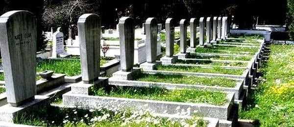 Mezarl��� parmak ile i�aret etmek iyi de�ildir. Parmaklar� ile i�aret eden ki�ilerin parmaklar� kurur.