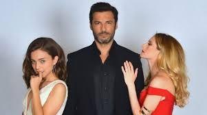 Bir erkek iki k�z aras�ndan ge�erse k�se olur. Bir adam iki kad�n�n aras�ndan ge�erse s�z� ge�mez. Odan�n �����n� evin erke�i yakarsa o ev daima nur i�erisinde ve bereketli olur. Kad�n�n yolda erke�in �n�n� kesmesi u�ursuzluktur. Bir kad�n iki erke�in aras�ndan ge�erse �ocu�u olmaz.