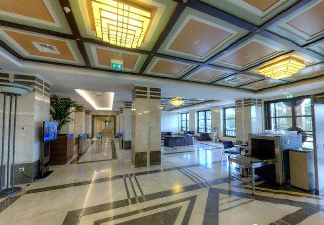 Ayrca Hsnhat sanatnn nemli temsilcilerinden Hafz Osman, smail akir Efendi, Mahmud Celaleddin Efendi gibi mehur hattatlarn eserleriyle ilgili bilgiler paylald.