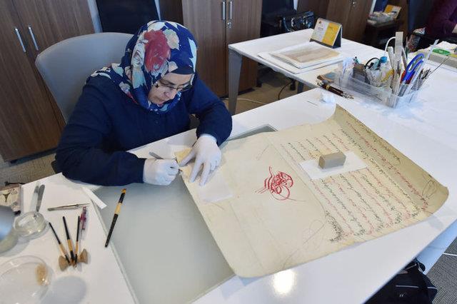 Bin 150 odann bulunduu Cumhurbakanl Saray&#8217;nda yaptmz 1.5 saatlik turda bin 24 odann yer ald Gney ve Kuzey dari Binalar&#8217;n inceleme frsat bulduk.