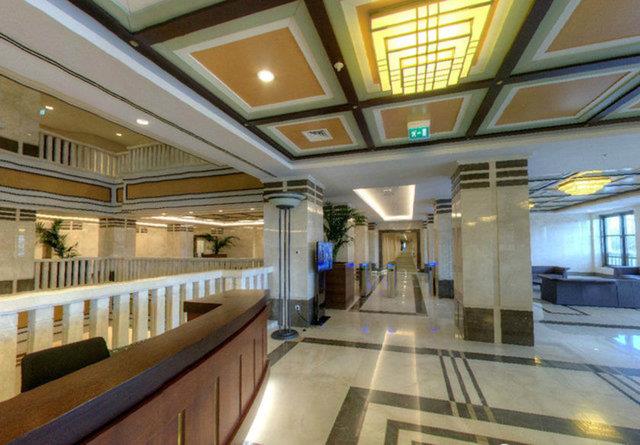 Cumhurbakanl Armasn tayan dosyada hediye ediliyor<p>    Rehberde, Klliye'nin bahesinde gze arpan en nemli unsurun koruma altna alnm 3 ant aacn olduu ifade edildi.