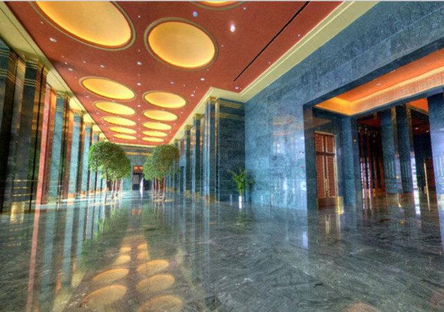 Cumhurbakanlna bal Muhafz Alay Komutanl, Koruma Bakanl, gvenlik ve iletme binalarnn yan sra rehberde yemekhane, mescit, banka ubeleri, spor salonu, kuafr, berber, PTT ubesi, terzi, kre ve salk birimlerinin fotoraflarna yer verildi.