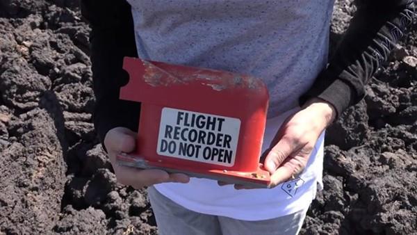 Uaklar kaza geirdiklerinde ilk ulalan aletler olan kara kutular, "inde ne var?" ekibinin merak radarna girdi.
