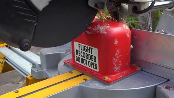 Ve iinden kanlar aknlk veriyor...