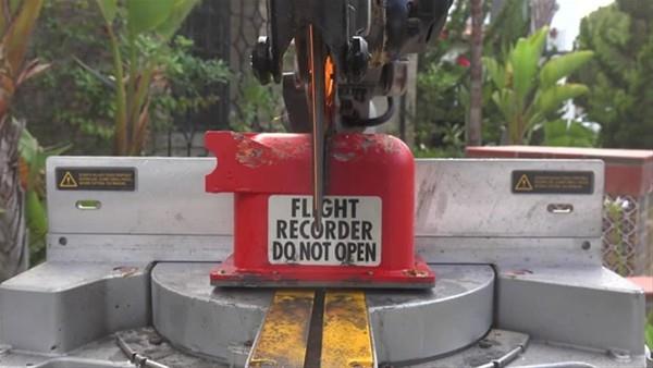 lem bittiinde ise etraf salam biimde evrelenmi eletronik devreler gze arpyor.