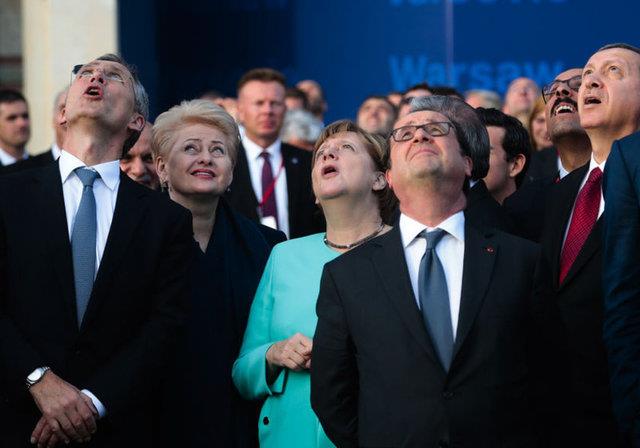 Uu gsterisi ncesi Cumhurbakan Erdoan, Almanya Babakan Angela Merkel ile bir sre sohbet etti.