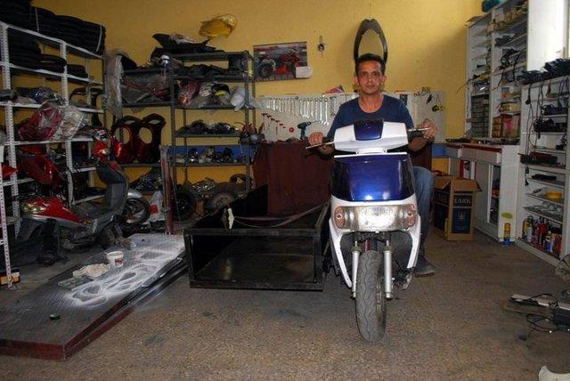 lede 30 yldr motosiklet tamirat yaptn syleyen Mehmet Erkal, &#8220;Elektrikli motosiklet sistemlerine merak duyduum iin motosikletin btn motor aksamn sktm.
