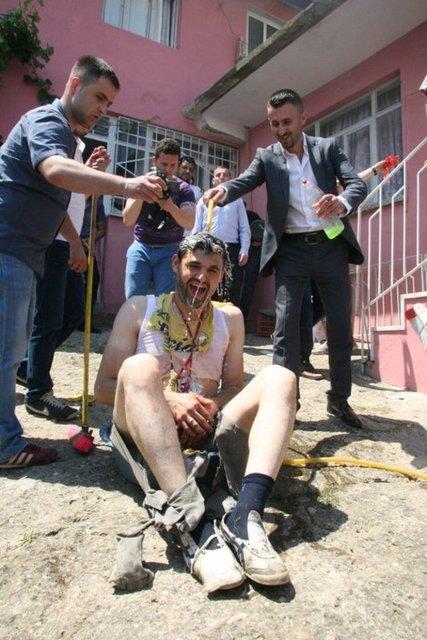 Geleneklerin gazabna urayanlardan son kii ise Hayri Korkmaz (22) oldu.