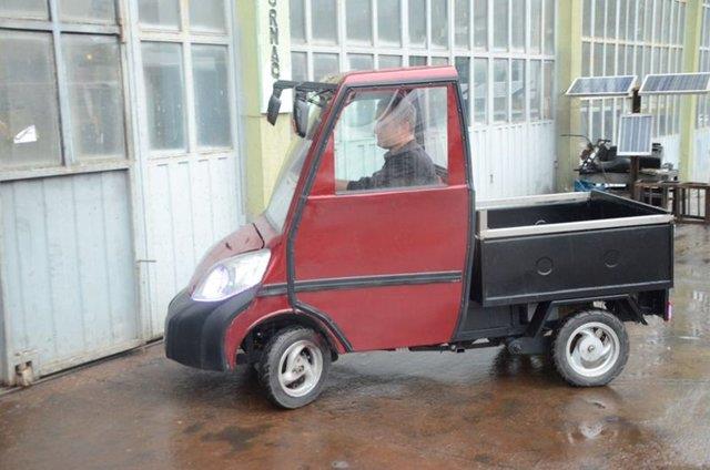 Kamyonetinin dn atl ara saclarndan oluturan Erol, "elektronik" tasarm torpidoda hazrlayarak aracna yerletirdi.